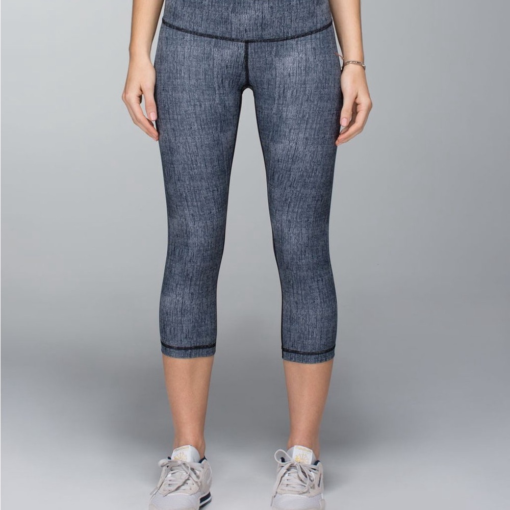 Lululemon Wunder Under Crop *Full-On Luxtreme SZ 6